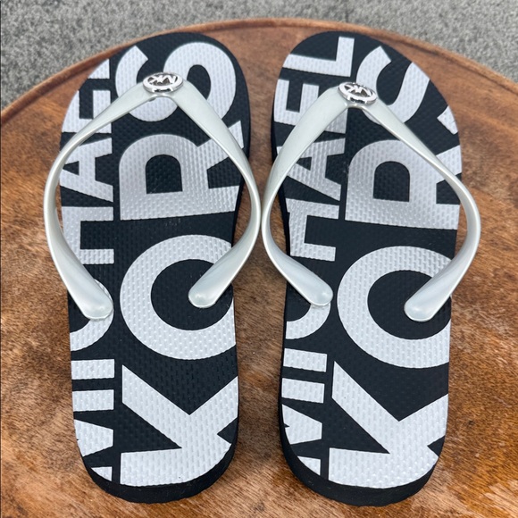 Michael Kors Sandals Wm 10 Signature Black White Logo Flip Flop Thong Beach Dorm - Picture 6 of 11